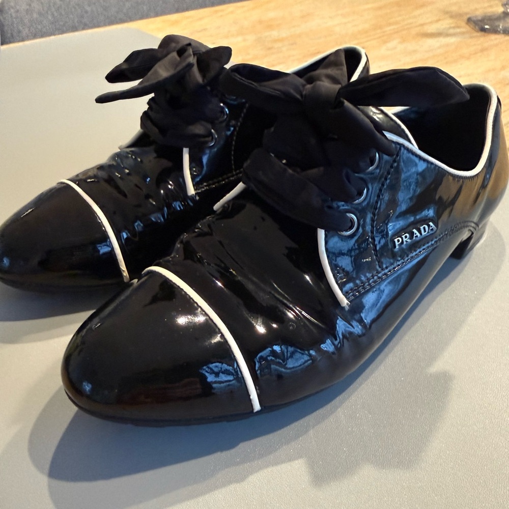Prada Black Patent Leather Shoes with Large Bows - Picture 3 of 6